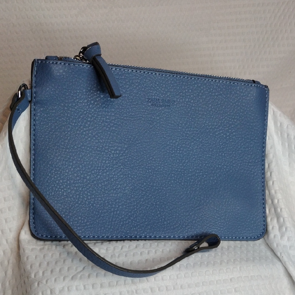 Zara Basic Essentials Textured Blue Wristlet - image 1